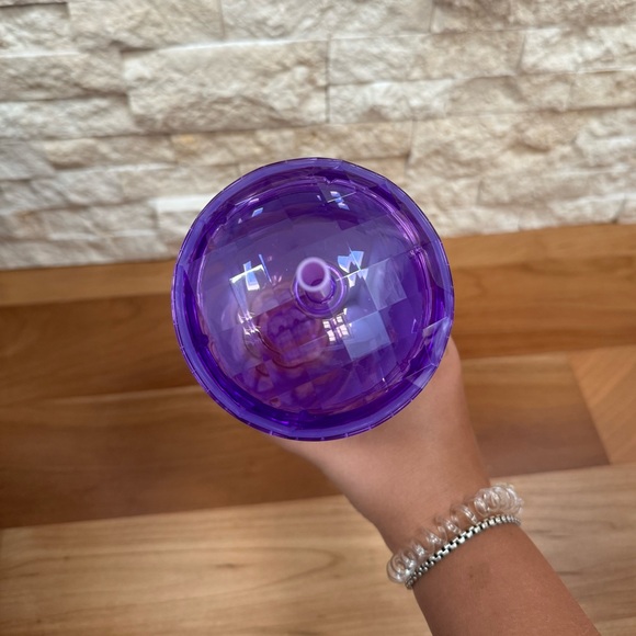 Starbucks • Purple Dome Tumbler (2022) - Picture 2 of 5